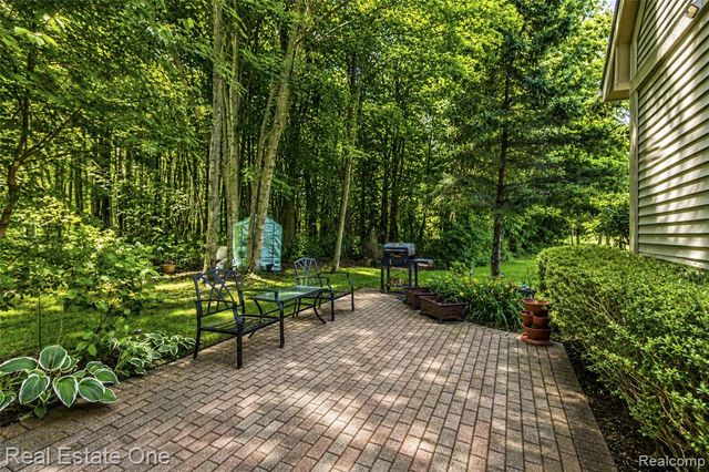 3481 Castlewood Court, Wixom, MI 48393