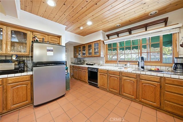 2393 Allen Avenue, Altadena, CA 91001