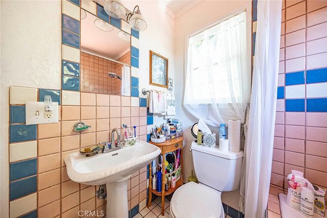 2393 Allen Avenue, Altadena, CA 91001