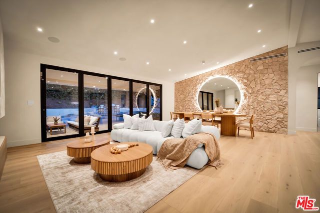18840 La Amistad Place, Tarzana (los Angeles), CA 91356