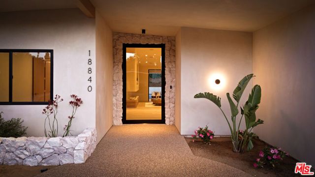 18840 La Amistad Place, Tarzana (los Angeles), CA 91356