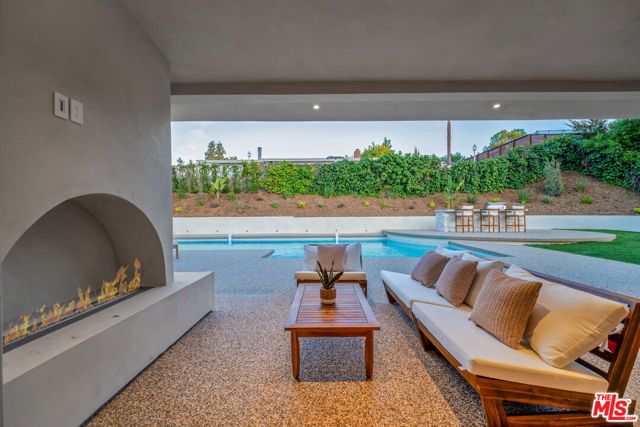 18840 La Amistad Place, Tarzana (los Angeles), CA 91356