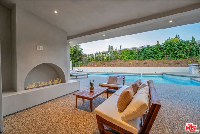 18840 La Amistad Place, Tarzana (los Angeles), CA 91356