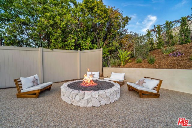 18840 La Amistad Place, Tarzana (los Angeles), CA 91356