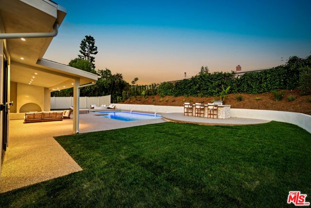 18840 La Amistad Place, Tarzana (los Angeles), CA 91356