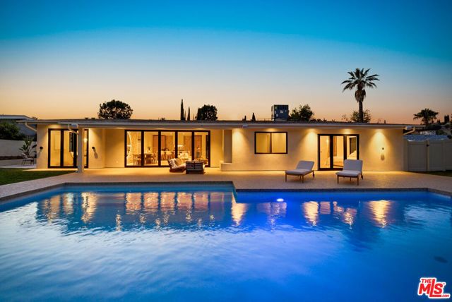 18840 La Amistad Place, Tarzana (los Angeles), CA 91356