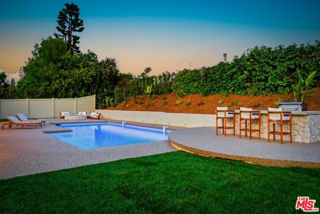 18840 La Amistad Place, Tarzana (los Angeles), CA 91356