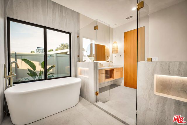 18840 La Amistad Place, Tarzana (los Angeles), CA 91356