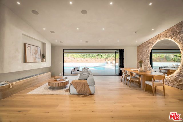 18840 La Amistad Place, Tarzana (los Angeles), CA 91356