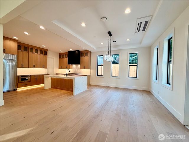 16906 NE 14th Street, Bellevue, WA 98008