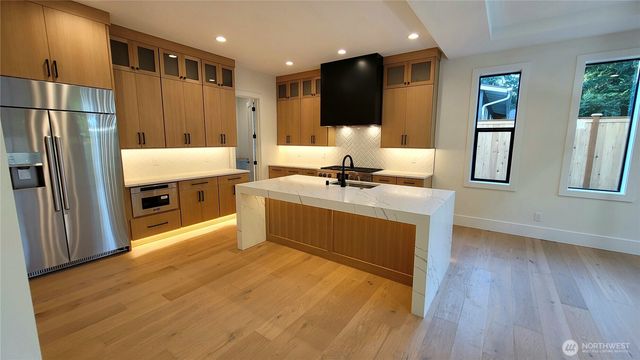16906 NE 14th Street, Bellevue, WA 98008