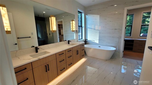 16906 NE 14th Street, Bellevue, WA 98008