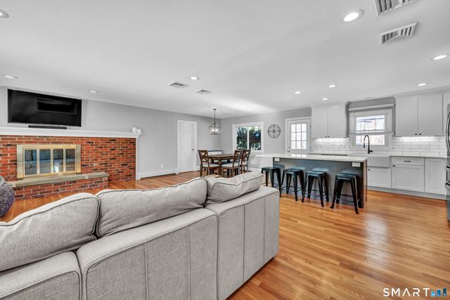 23 Federal Road, Shelton, CT 06484