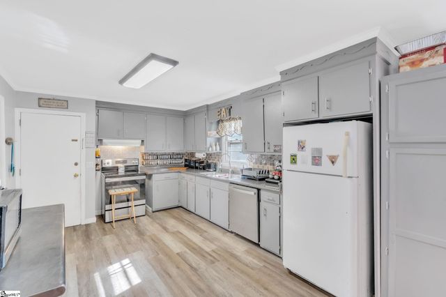 1113 S Hiwy 14, Greer, SC 29650