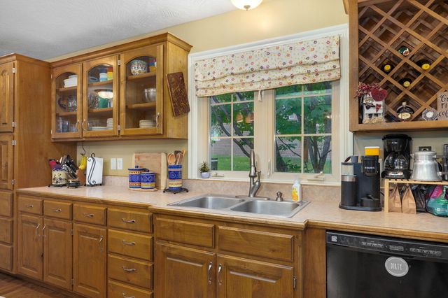 986 W Sycamore Street, Springfield, MO 65810