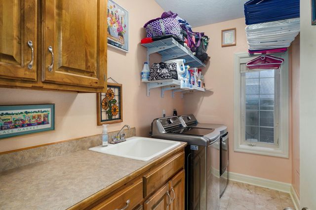 986 W Sycamore Street, Springfield, MO 65810