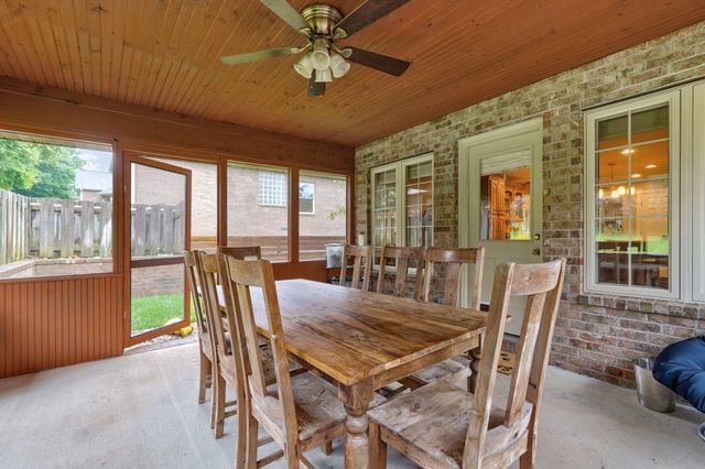 986 W Sycamore Street, Springfield, MO 65810