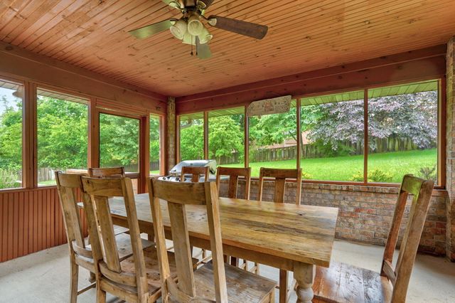 986 W Sycamore Street, Springfield, MO 65810