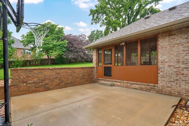 986 W Sycamore Street, Springfield, MO 65810