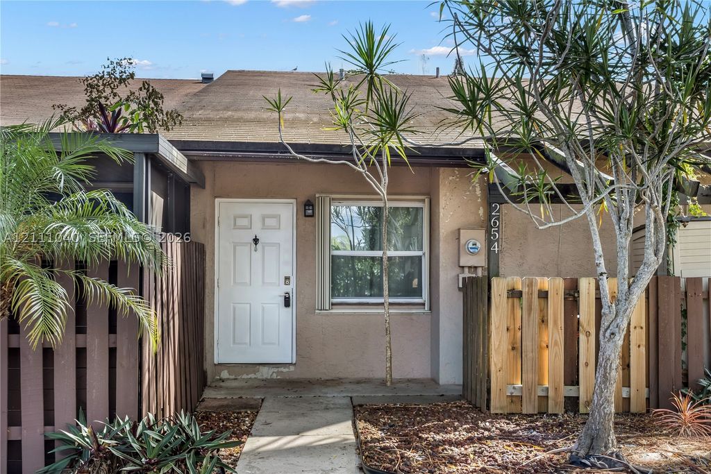 2654 N Nob Hill Rd, Sunrise, FL 33322