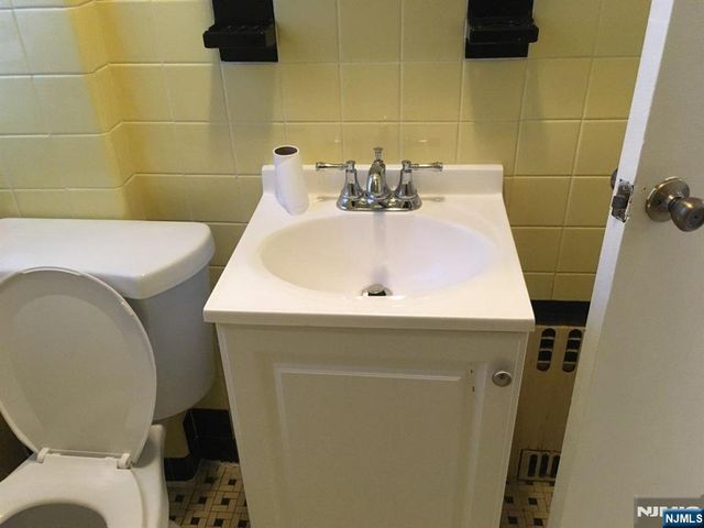 82 Westervelt Place, Lodi, NJ 07644