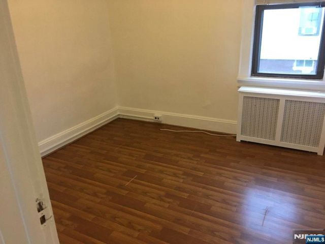 82 Westervelt Place, Lodi, NJ 07644