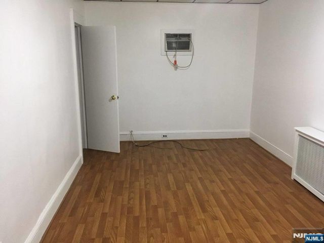 82 Westervelt Place, Lodi, NJ 07644