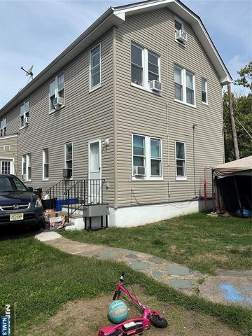 82 Westervelt Place, Lodi, NJ 07644