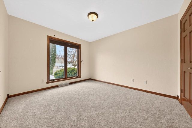 2718 W INDEPENDENCE COURT, Appleton, WI 54914