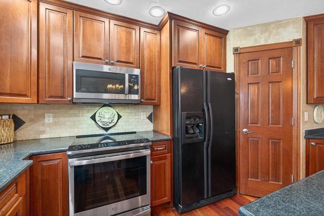 2718 W INDEPENDENCE COURT, Appleton, WI 54914