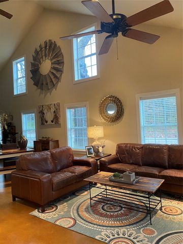 1079 Union Hill Road, Mineral Wells, TX 76067