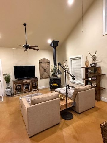 1079 Union Hill Road, Mineral Wells, TX 76067