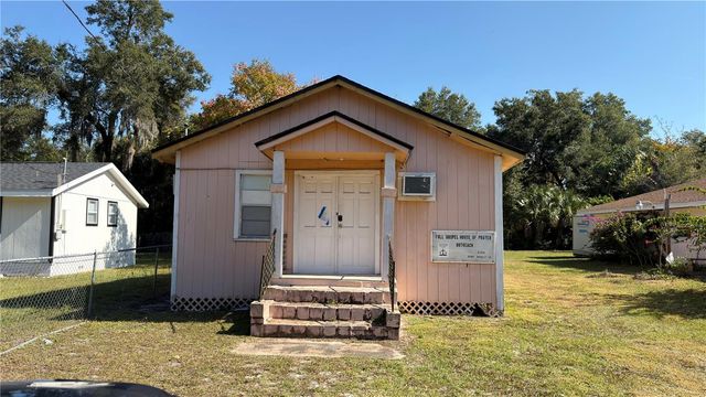 1121 S ADELLE AVENUE, Deland, FL 32720