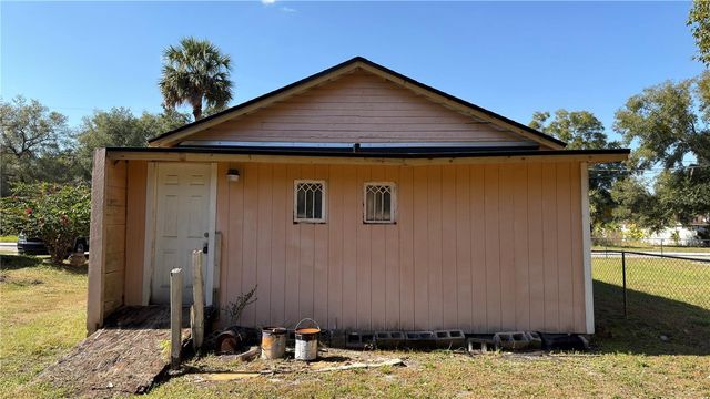 1121 S ADELLE AVENUE, Deland, FL 32720
