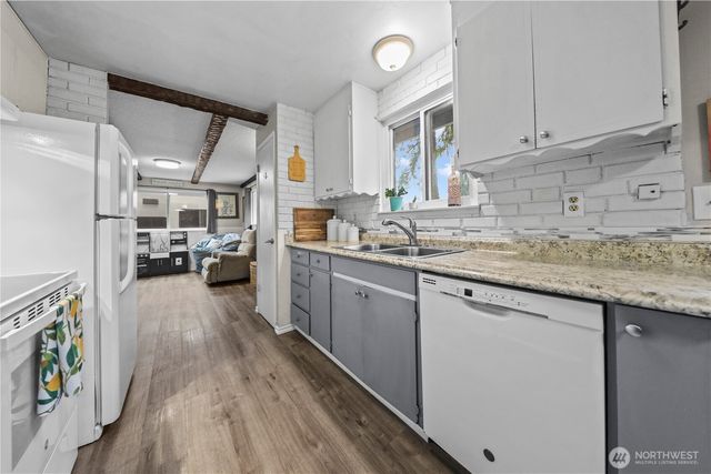 203 S 357th Street, Federal Way, WA 98003