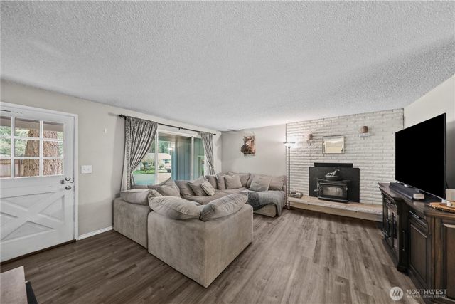 203 S 357th Street, Federal Way, WA 98003