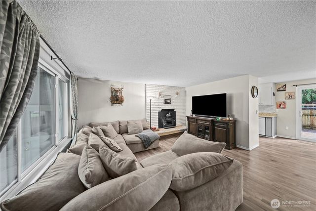 203 S 357th Street, Federal Way, WA 98003