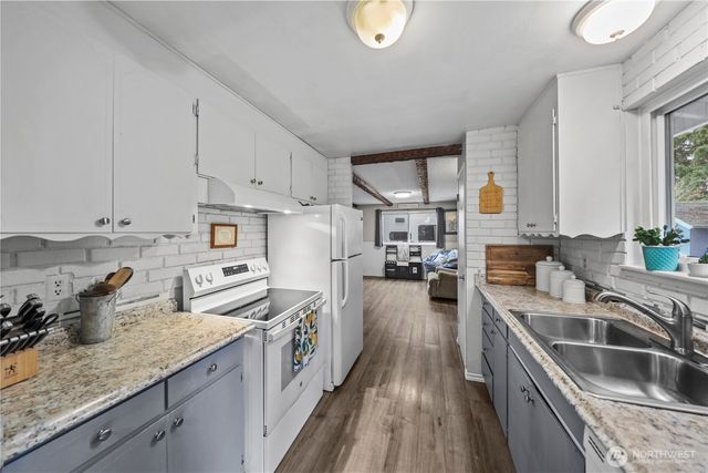 203 S 357th Street, Federal Way, WA 98003