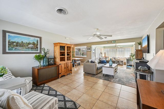 818 SE 9th Terrace, Deerfield Beach, FL 33441