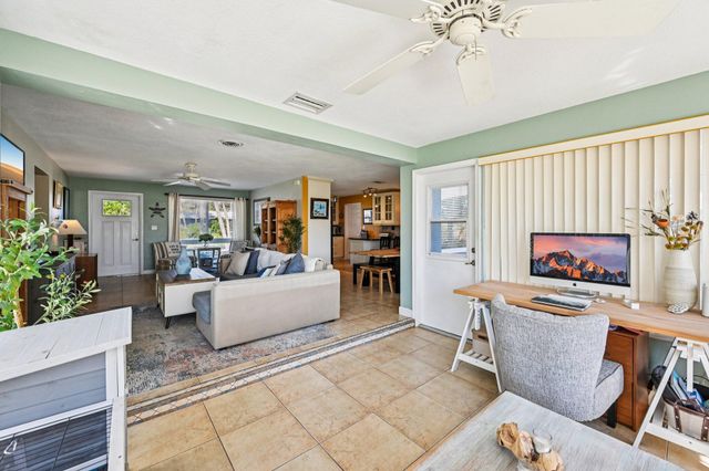 818 SE 9th Terrace, Deerfield Beach, FL 33441