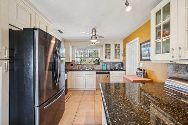 818 SE 9th Terrace, Deerfield Beach, FL 33441