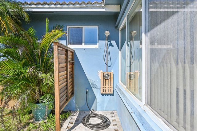 818 SE 9th Terrace, Deerfield Beach, FL 33441