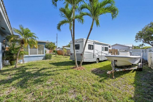 818 SE 9th Terrace, Deerfield Beach, FL 33441