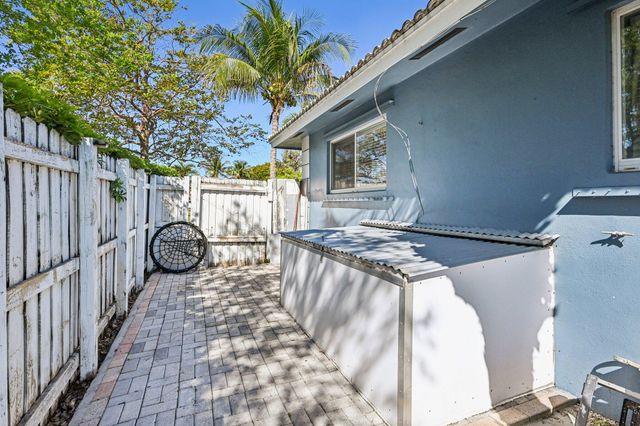 818 SE 9th Terrace, Deerfield Beach, FL 33441