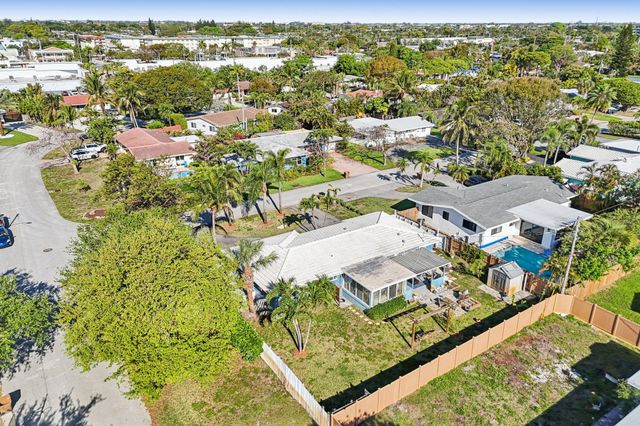 818 SE 9th Terrace, Deerfield Beach, FL 33441