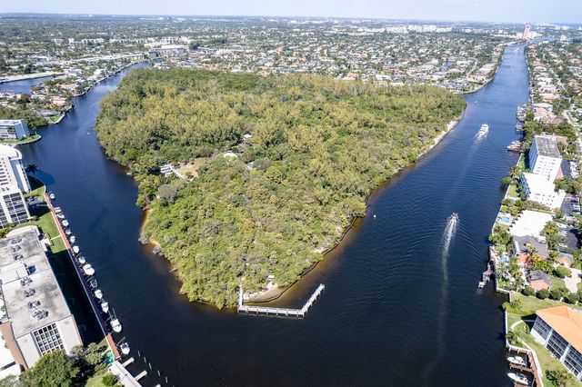 818 SE 9th Terrace, Deerfield Beach, FL 33441