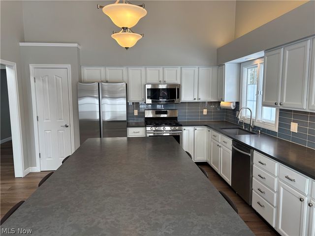 20200 Ellsworth Drive, Strongsville, OH 44149
