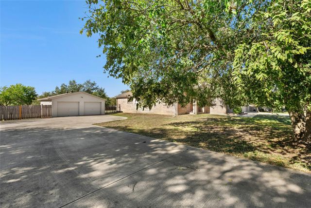 207 Calle Largo, Kyle, TX 78640