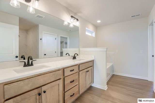 11103 N 161 Avenue, Bennington, NE 68007