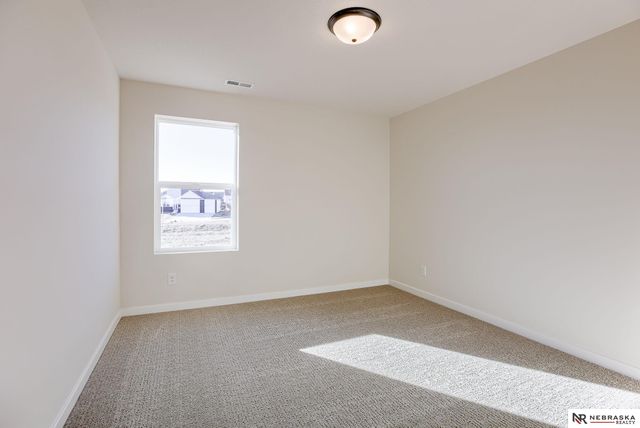 11103 N 161 Avenue, Bennington, NE 68007